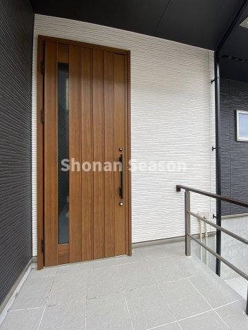 【玄関】 | 建物60年・地盤２０年の保証付き◎
繰り返す地震につよい安全・安心なお住まいです♪