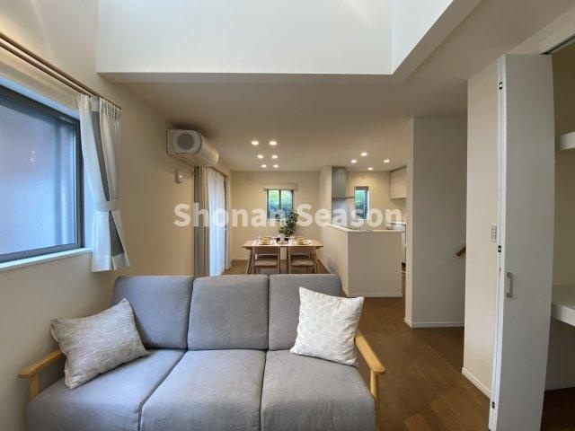 【居間・リビング】 | ソファー・テーブルを置いてもスペース十分！
くつろげる広々リビングです♪