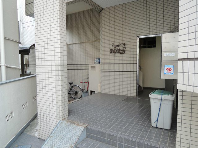 カルクス白山のエントランス