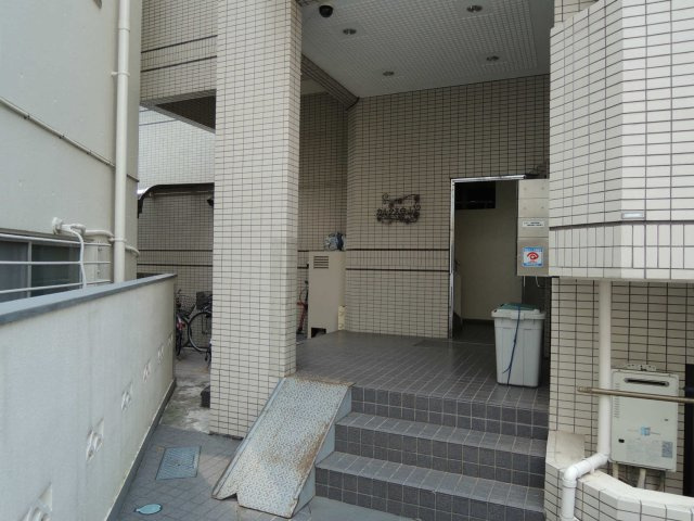 カルクス白山のエントランス