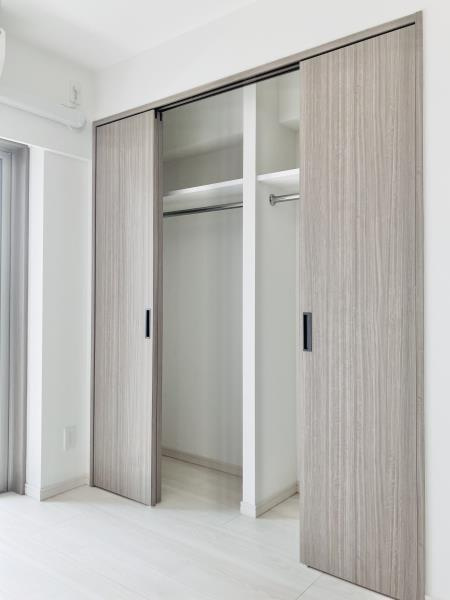 Ｄ’ｓ　ＶＡＲＩＥ三ノ輪レジデンスの居間・リビング