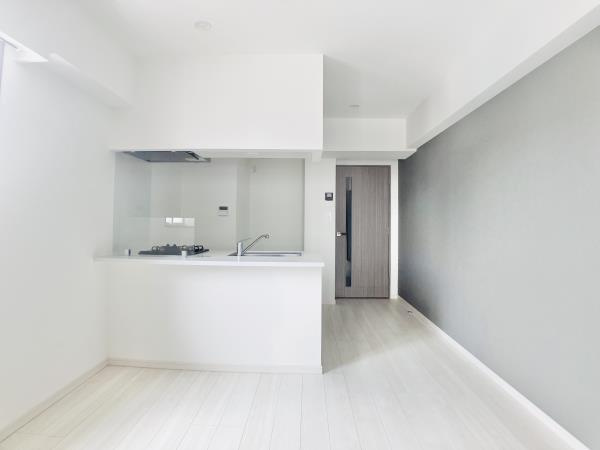 Ｄ’ｓ　ＶＡＲＩＥ三ノ輪レジデンスの居間・リビング