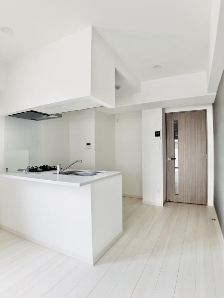 Ｄ’ｓ　ＶＡＲＩＥ三ノ輪レジデンスの居間・リビング