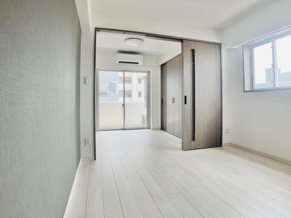 Ｄ’ｓ　ＶＡＲＩＥ三ノ輪レジデンスの居間・リビング