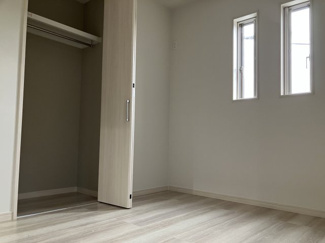 【洋室】 | 安佐南区上安2（AL上安駅）全3棟　NO3 | 2階　洋室×3　収納付きでお部屋がスッキリ広く使えます。
