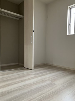 【洋室】 | 安佐南区上安2（AL上安駅）全3棟　NO3 | 2階　洋室×3　収納付きでお部屋がスッキリ広く使えます。　