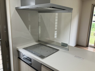 【キッチン】 | 安佐南区上安2（AL上安駅）全3棟　NO3 | 火を使わないIHクッキングヒーターで安心調理☆凹凸がないのでお掃除もラク☆