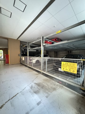 ライオンズマンションみなと元町の駐車場