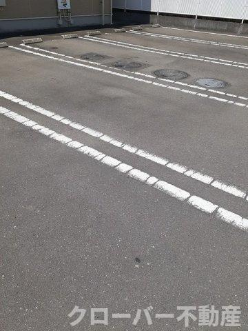メゾンハナブサⅡの駐車場