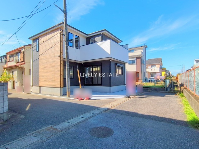 越谷市大沢 新築分譲住宅の前面道路含む現地写真