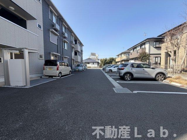 セレブ開懐世利（かわせり）の駐車場