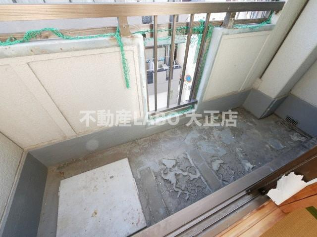 ファーストマンションのバルコニー