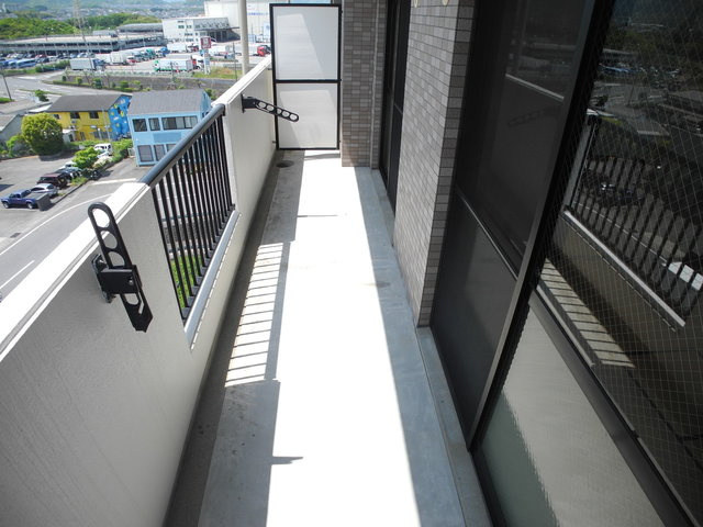ルネス・トウワのバルコニー|※室内画像は別号室のもの