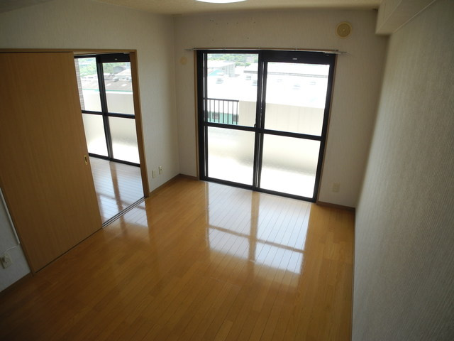 ルネス・トウワの居間・リビング|※室内画像は別号室のもの