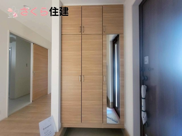 宇都宮市花房3丁目2期　1号棟のその他|同社施工物件の写真です。住まう人も来客も入った時にワクワクをするオシャレな玄関♪ 収納もたっぷり！									
