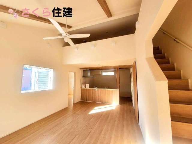 宇都宮市花房3丁目2期　1号棟のその他|同社施工物件の写真です。室内にいても、たっぷりの陽光を感じて頂ける、開放感あふれるリビングです。 										
