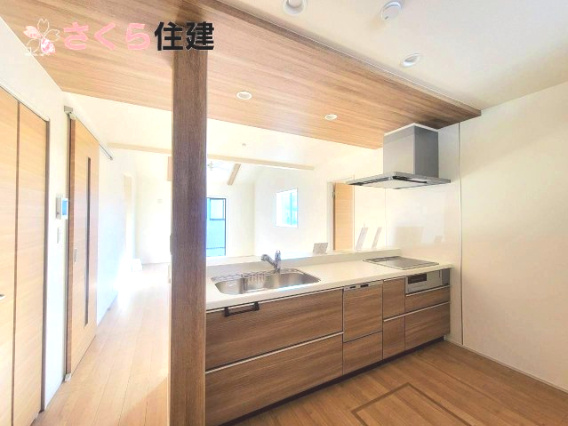 宇都宮市花房3丁目2期　1号棟のその他|同社施工物件の写真です。見せるキッチン。ダイニングとの空間のつながりがスペースのゆとりを生み出します♪										
