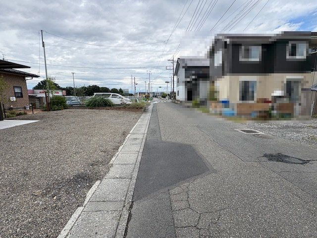 上里町七本木　中古1180の前面道路含む現地写真