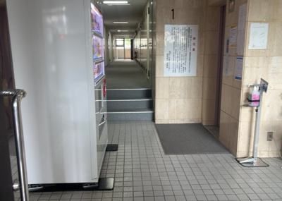 【ロビー】 | メゾン・ド・ノア元横山 | ラウンジは、マンションの共用スペースに椅子やテーブルなどを配置した利用者が寛げる空間です。屋内型ラウンジと屋外型ラウンジがあります。共用部分の管理状況と合わせて、詳細については現地でご確認ください。