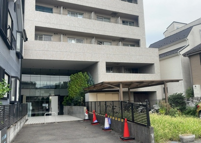 【外観】 | メゾン・ド・ノア元横山 | 隣家の土地はどうなっているのか、生活利便施設が近くにあるのか、学校まで近いかなど、お客様のライフスタイルにあわせたイメージが重要です。また、近くにあると困る施設が近くにないかも確認するといいでしょう。