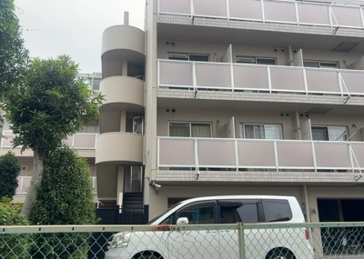 【構造・工法・仕様】 | メゾン・ド・ノア元横山 | ＳＲＣ造は強度や耐震性の面でもRC造と比べて優れています。そのため、10階建以上の高層または超高層マンションなどの建築にも多く採用されています。柱や梁などのサイズが小さくても高い耐震性を確保できます。