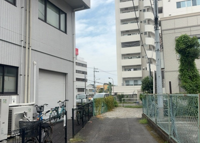 【展望】 | メゾン・ド・ノア元横山 | 眺望の良さを楽しめるダイニングキッチンで家族団らんの時間を過ごしてはいかがでしょうか。バルコニーから見える景色を家族で眺める時間は、時間が経つのを忘れてしまいそうですね。是非、現地を見に行きましょう！