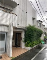 レジデンス明大前のエントランス