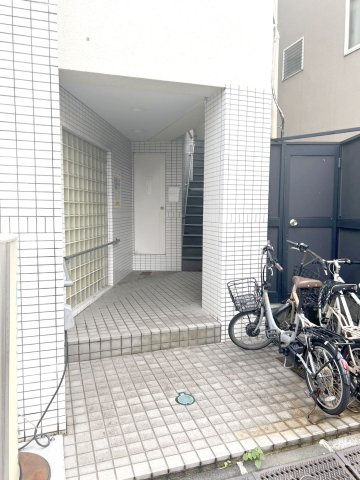 沖ハイツのエントランス