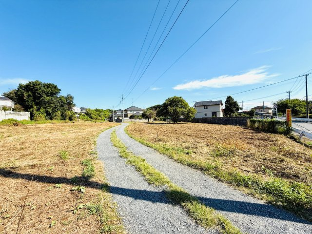 東松山市大字松山　土地625坪の前面道路含む現地写真|南側道路