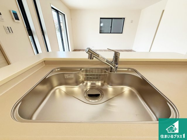 岸和田市岸城町　新築一戸建ての設備|広々としたシンクで食器洗いも楽々！