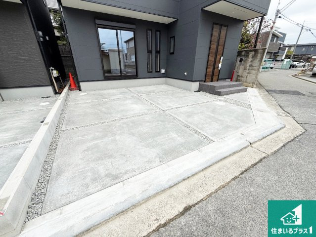 岸和田市岸城町　新築一戸建ての駐車場|駐車スペース！散水栓があるので、こまめに愛車を洗えます！