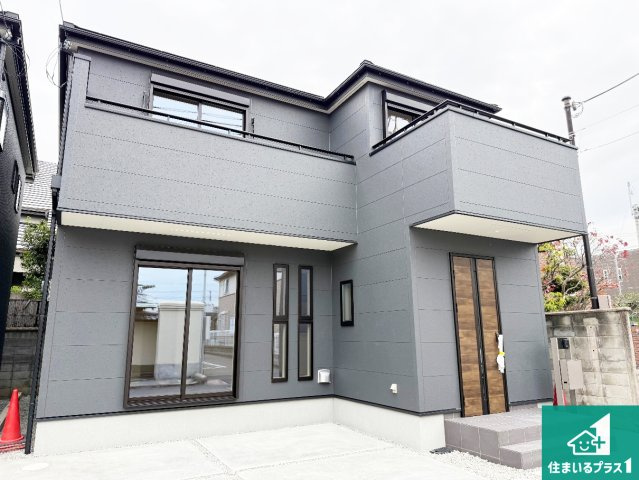 岸和田市岸城町　新築一戸建ての外観|安心の10年保証！外観を美しく保ち、雨水で汚れを落とします！気になることがありましたら、お気軽にお問い合わせください！