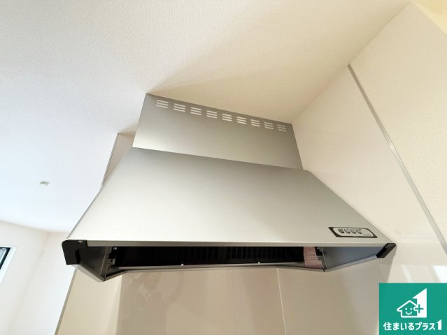 岸和田市岸城町　新築一戸建ての設備|汚れにくいスロットフィルタでお手入れラクラク！ＬＥＤ照明付き！