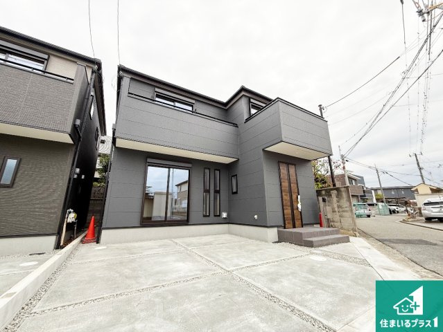 岸和田市岸城町　新築一戸建ての外観|安心の10年保証！外観を美しく保ち、雨水で汚れを落とします！気になることがありましたら、お気軽にお問い合わせください！