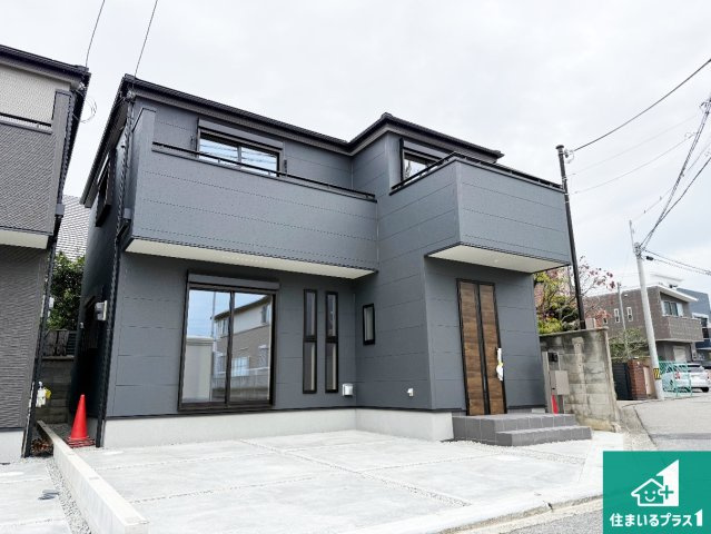 岸和田市岸城町　新築一戸建ての外観|安心の10年保証！外観を美しく保ち、雨水で汚れを落とします！気になることがありましたら、お気軽にお問い合わせください！