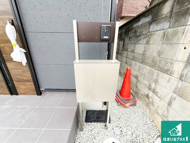 岸和田市岸城町　新築一戸建ての外観|安心の10年保証！外観を美しく保ち、雨水で汚れを落とします！気になることがありましたら、お気軽にお問い合わせください！