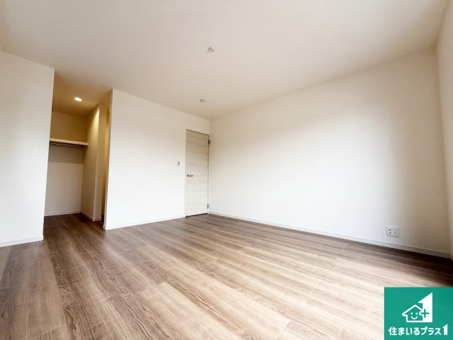 岸和田市岸城町　新築一戸建ての洋室|収納スペースが充実しているので子供の成長に合わせてたくさん収納ができます！家族構成に合わせた様々な活用ができる収納！