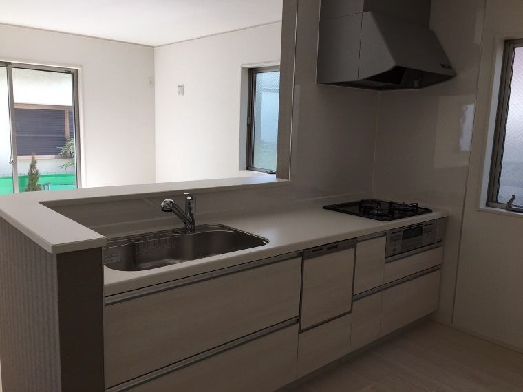 鈴木町戸建のキッチン