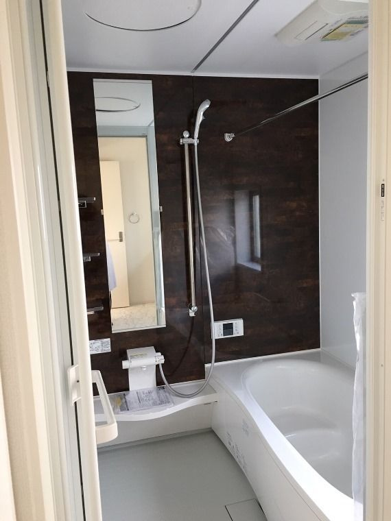 鈴木町戸建の浴室