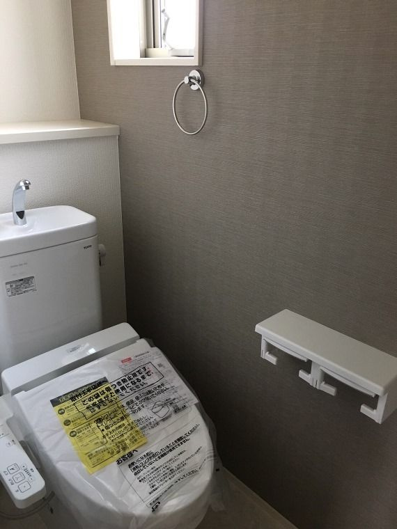 鈴木町戸建のトイレ