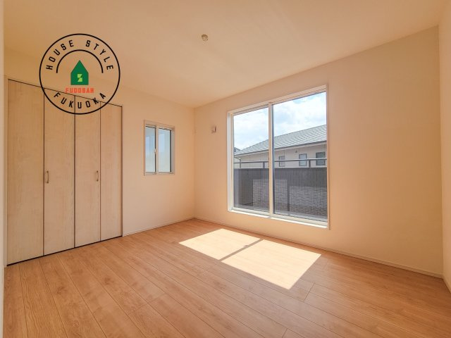 福岡市東区美和台6丁目第1-1棟（1号棟）の洋室|採光良好な洋室は全居室、複層ガラスの遮熱効果と断熱効果で、一年中快適に過ごせます。