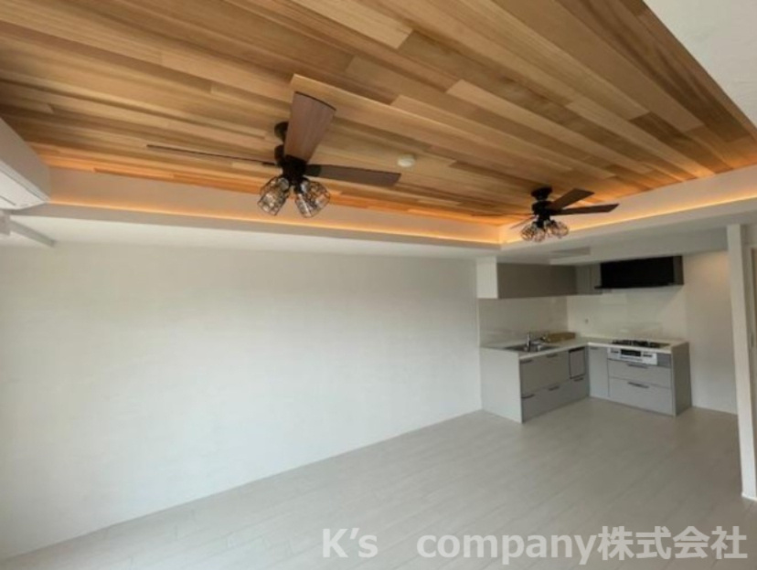 茅ヶ崎市緑が浜　ライオンズマンション茅ヶ崎グランコーストの居間・リビング|南東向きのリビングは明るい日差しが差し込む15.6帖◇