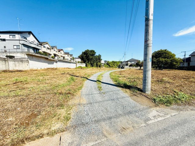 東松山市大字松山　土地908坪の外観|真ん中の道路