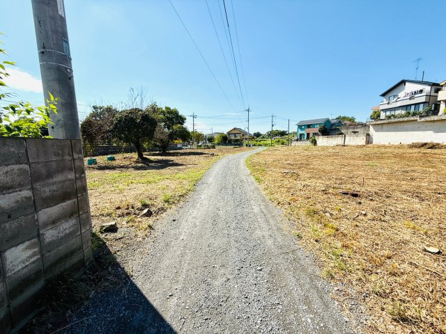 東松山市大字松山　土地908坪の外観|真ん中の道路