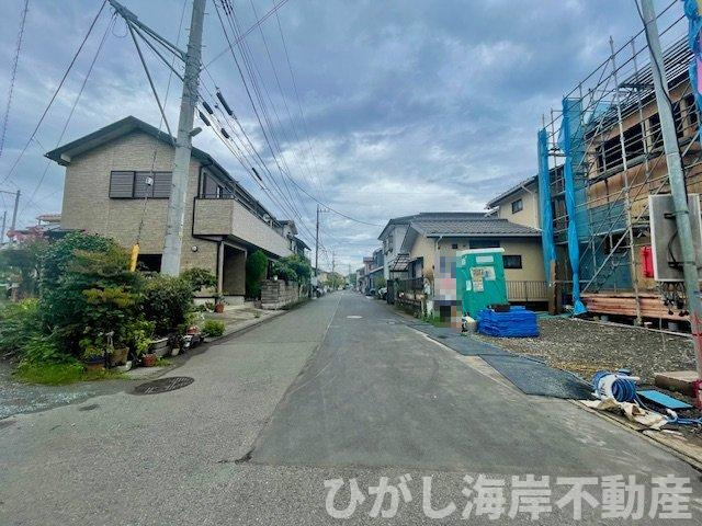 平塚市纒　新築戸建の前面道路含む現地写真|9月13日撮影　建築中　現地外観
