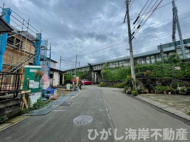 平塚市纒　新築戸建の前面道路含む現地写真|9月13日撮影　建築中　現地外観
