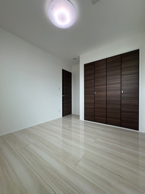 羽島市舟橋町宮北三丁目戸建の洋室|2階西側洋室約5.3帖