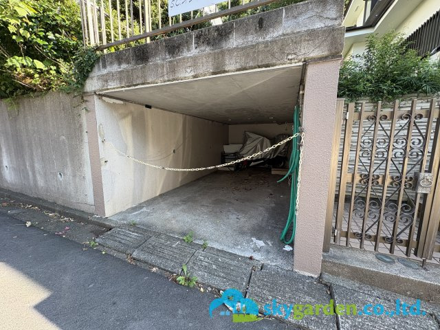 鎌倉市城廻　中古戸建の駐車場