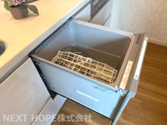 【キッチン】 | 尼崎市西難波町6丁目中古戸建 | 食器洗い乾燥機付きです♪食後の後片付けはお任せですね(^^)