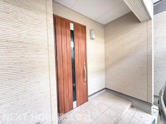 【玄関】 | 尼崎市西難波町6丁目中古戸建 | 木の温もりを感じられる玄関ドアです♪